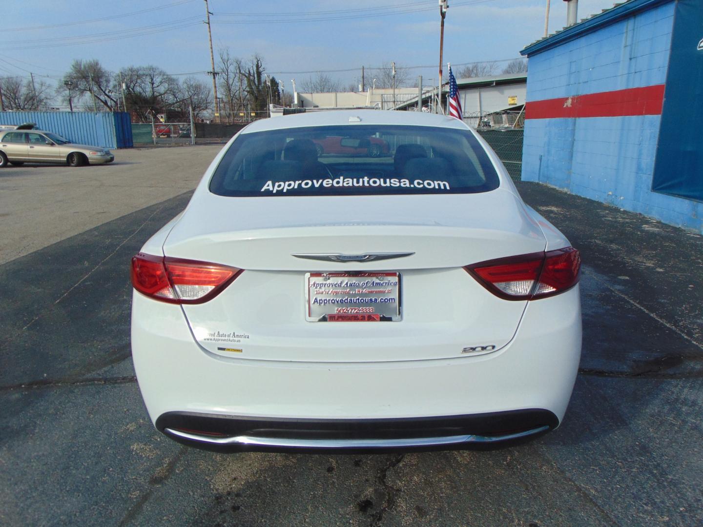 2016 White Chrysler 200 (1C3CCCAB6GN) with an 4-Cyl MultiAir PZEV 2.4L engine, Automatic, 9-Spd transmission, located at 2105 Dixie Hwy, Louisville, KY, 40210, (502) 772-3333, 38.220932, -85.795441 - Photo#11